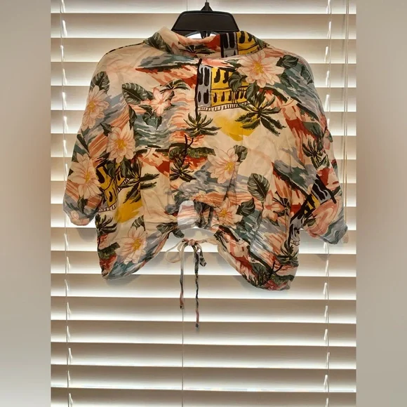 O.L.M woman’s crop button up hawaiian shirt - Picture 4 of 6